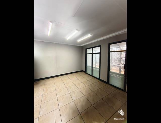 1,500M² BUILDING FOR SALE IN VAALPARK
